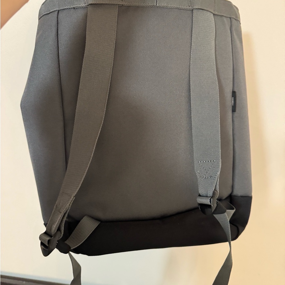 Projekt Backpack with Embroidered Design - Picture 8 of 9